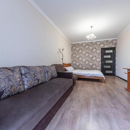 Apartamento Flatrent Drahomanova 2A Kiev Exterior foto