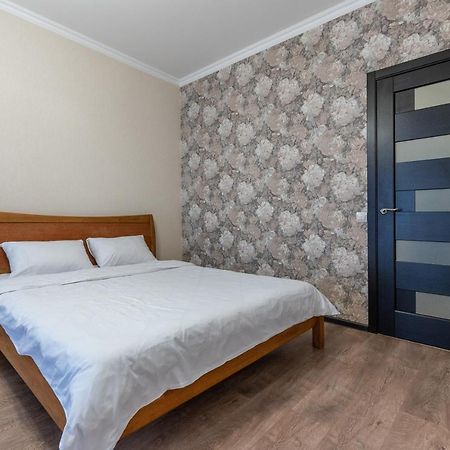 Apartamento Flatrent Drahomanova 2A Kiev Exterior foto