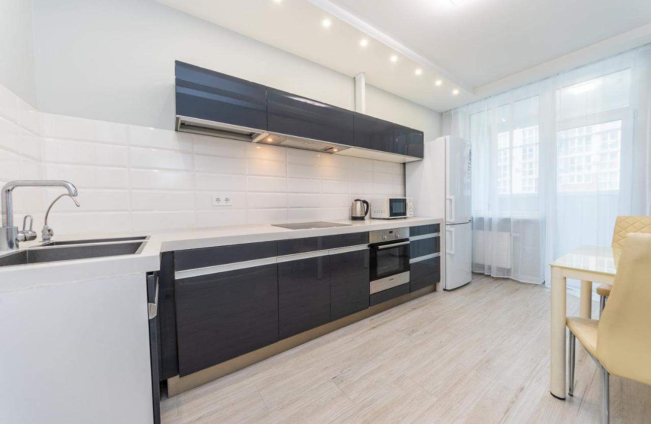 Apartamento Flatrent Drahomanova 2A Kiev Exterior foto