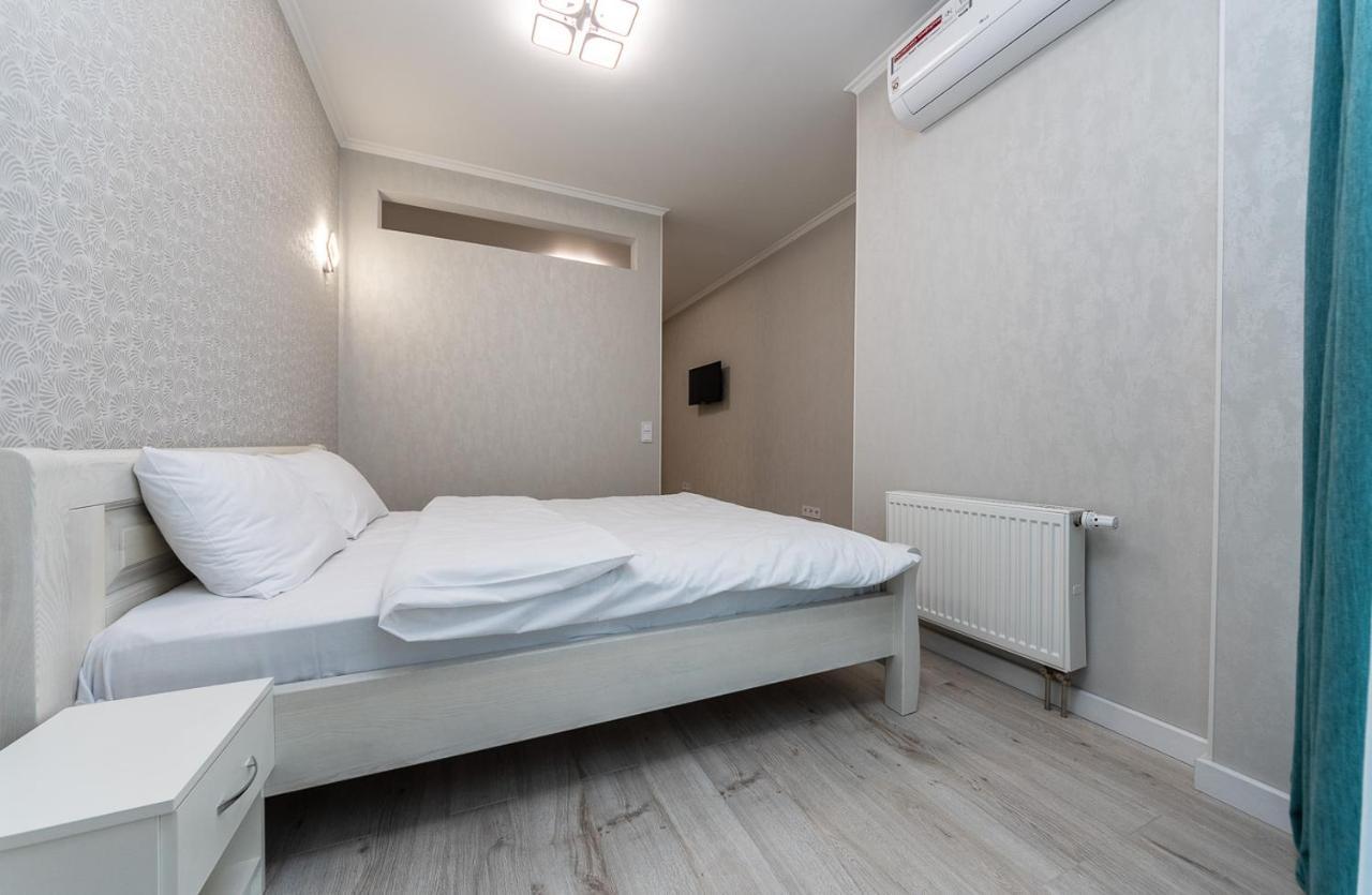 Apartamento Flatrent Drahomanova 2A Kiev Exterior foto