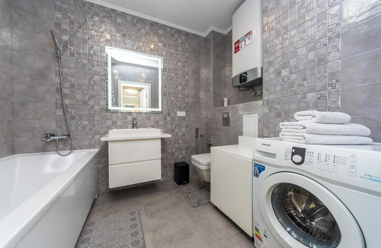 Apartamento Flatrent Drahomanova 2A Kiev Exterior foto