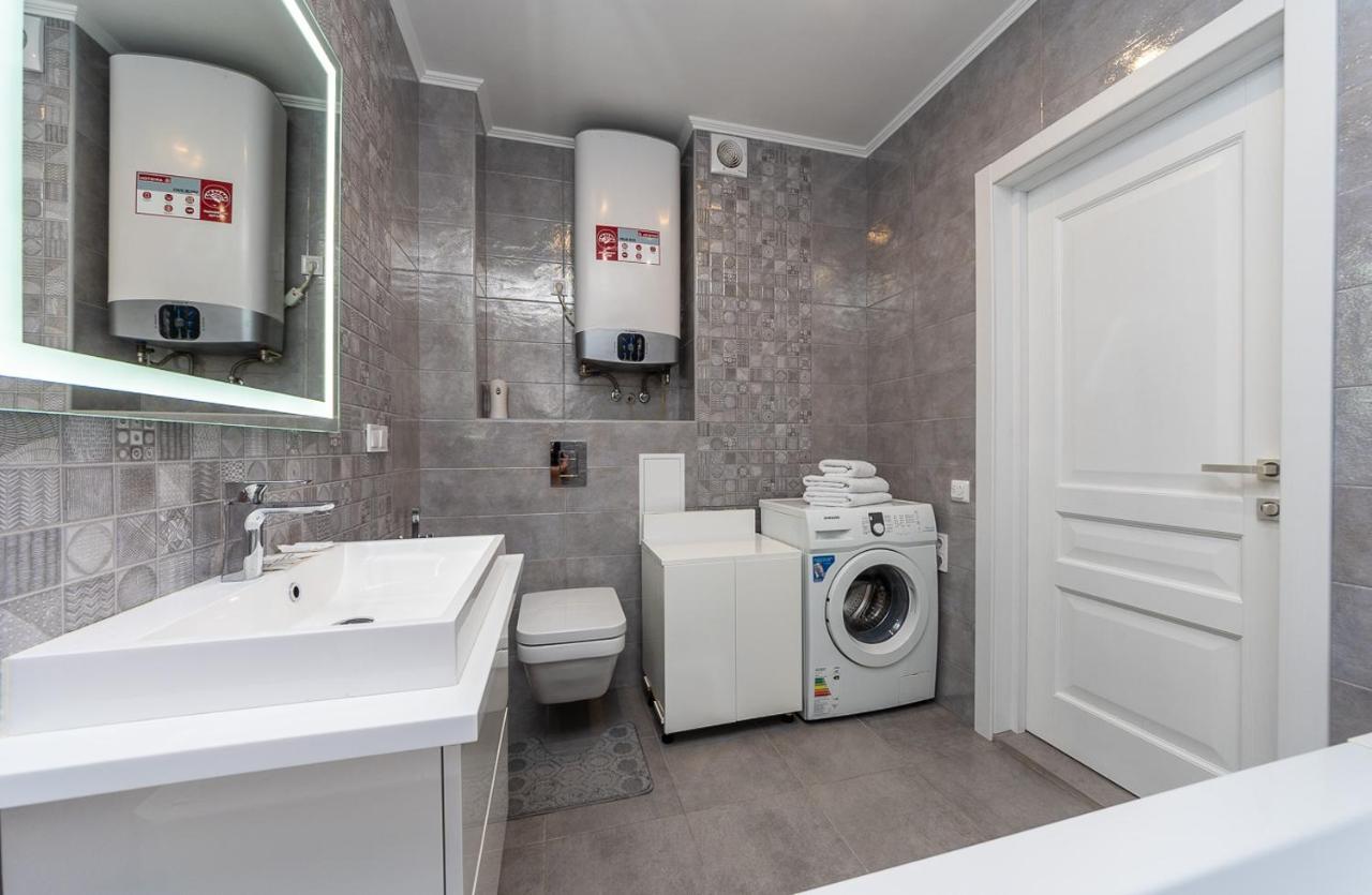 Apartamento Flatrent Drahomanova 2A Kiev Exterior foto