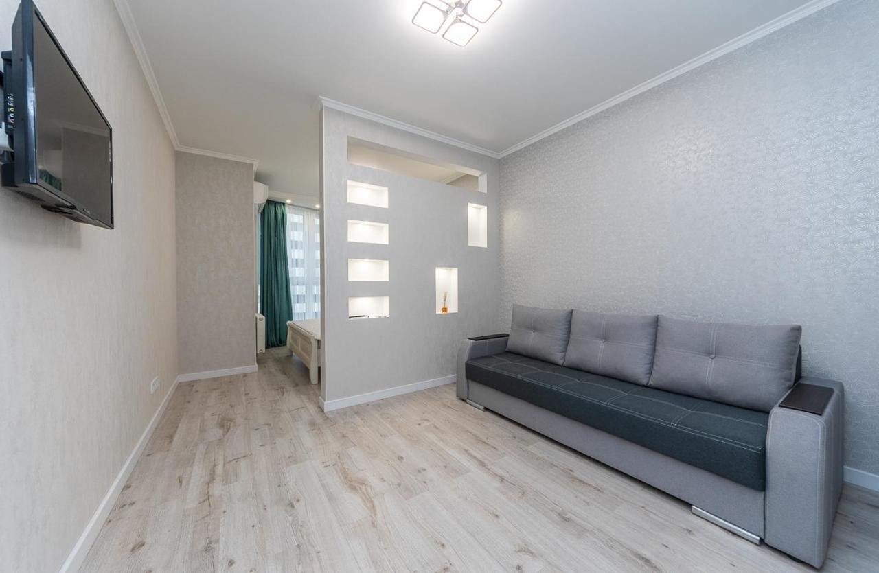 Apartamento Flatrent Drahomanova 2A Kiev Exterior foto