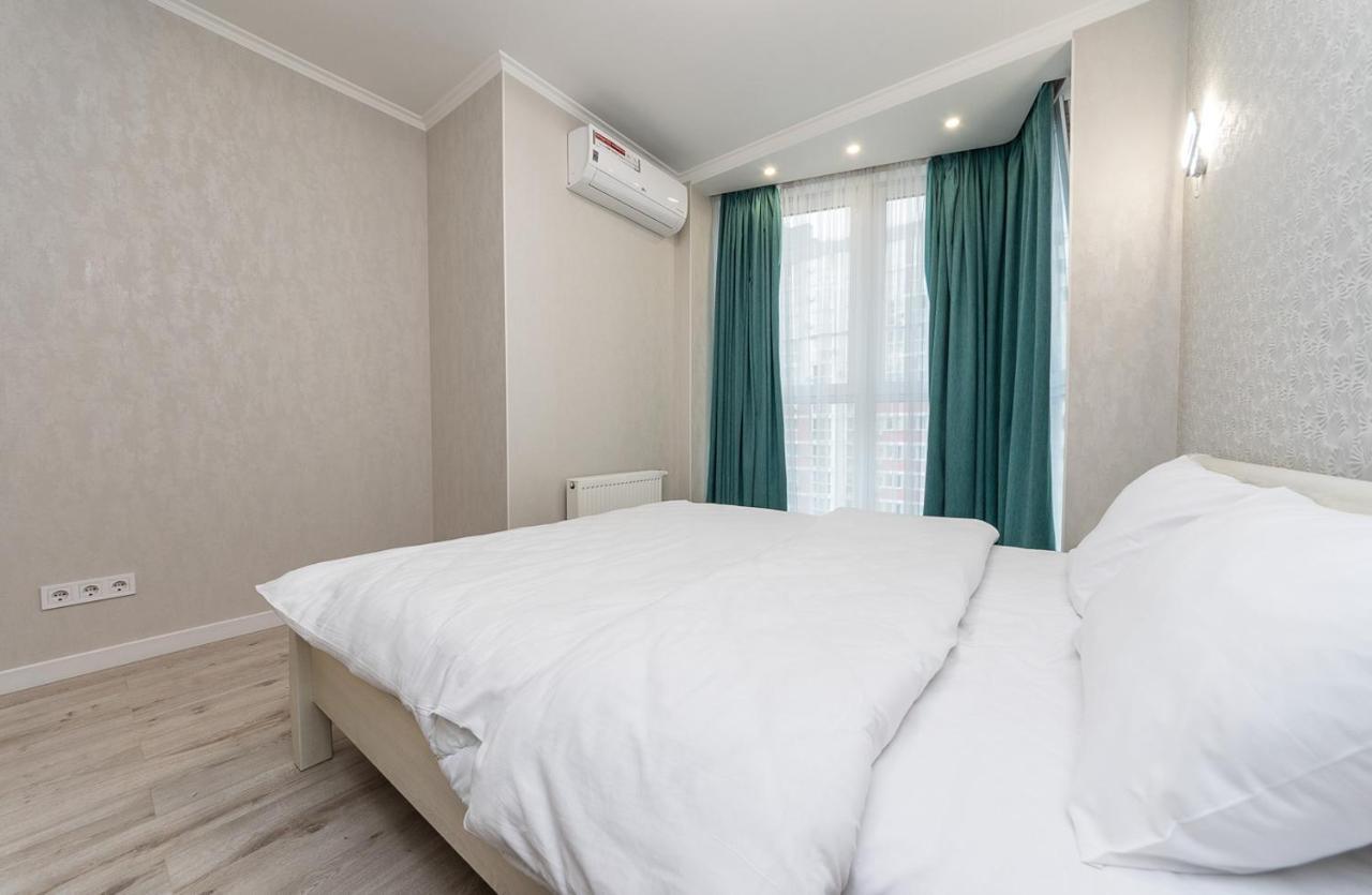 Apartamento Flatrent Drahomanova 2A Kiev Exterior foto