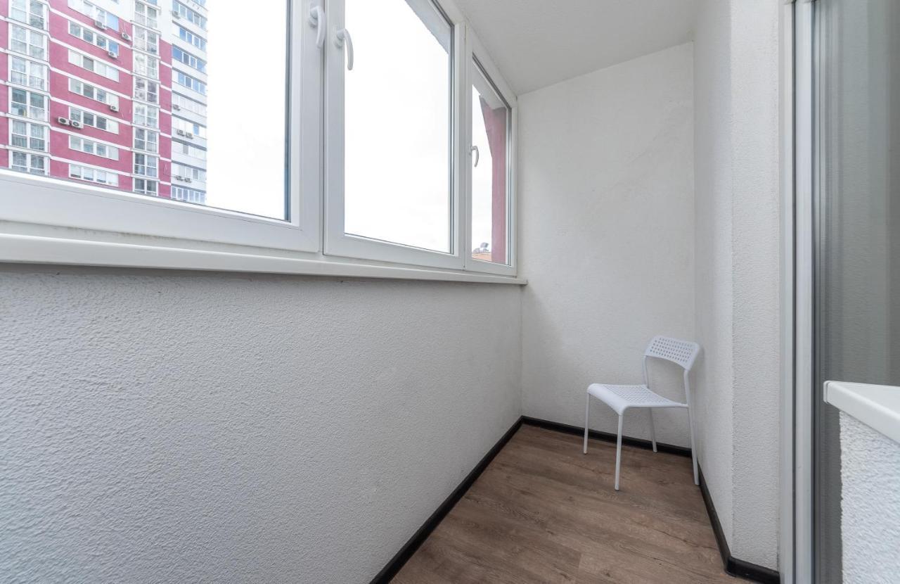 Apartamento Flatrent Drahomanova 2A Kiev Exterior foto