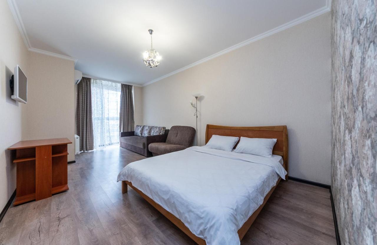 Apartamento Flatrent Drahomanova 2A Kiev Exterior foto