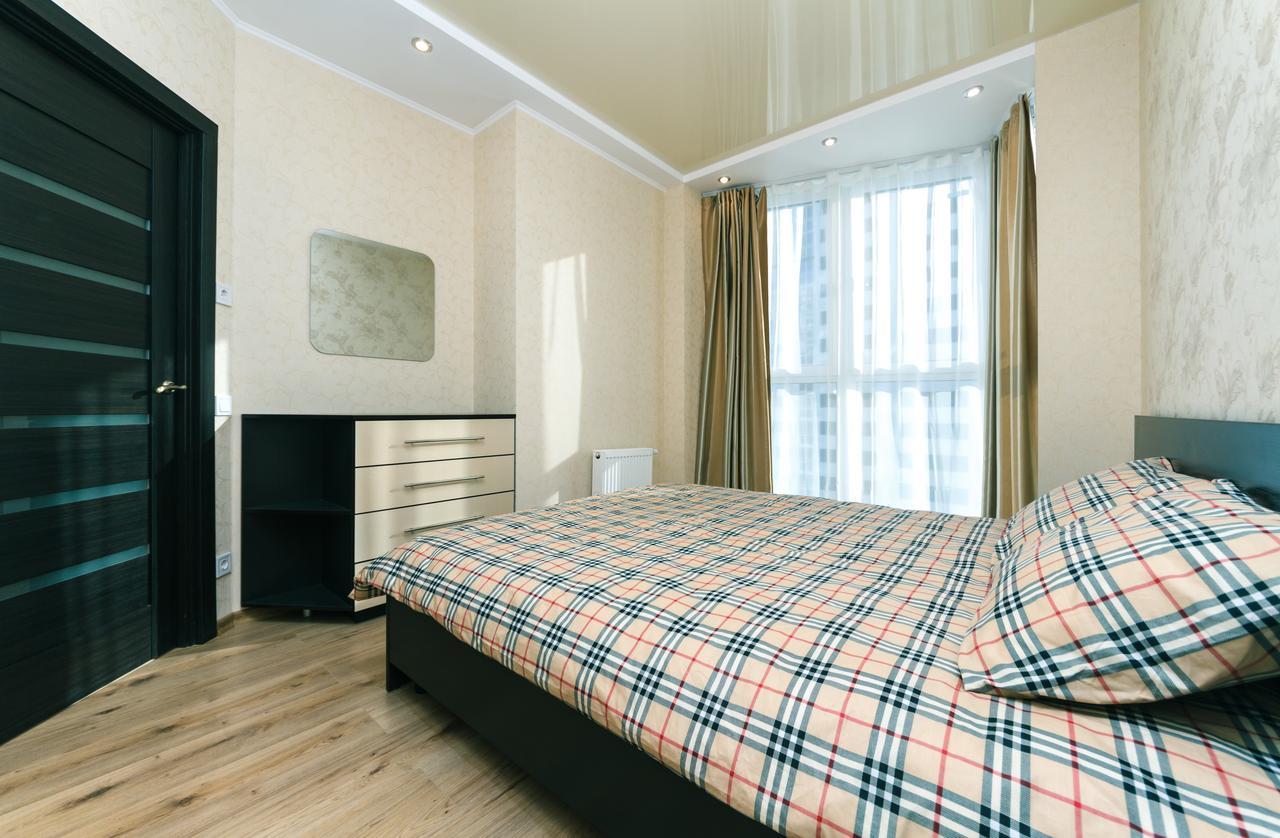 Apartamento Flatrent Drahomanova 2A Kiev Exterior foto