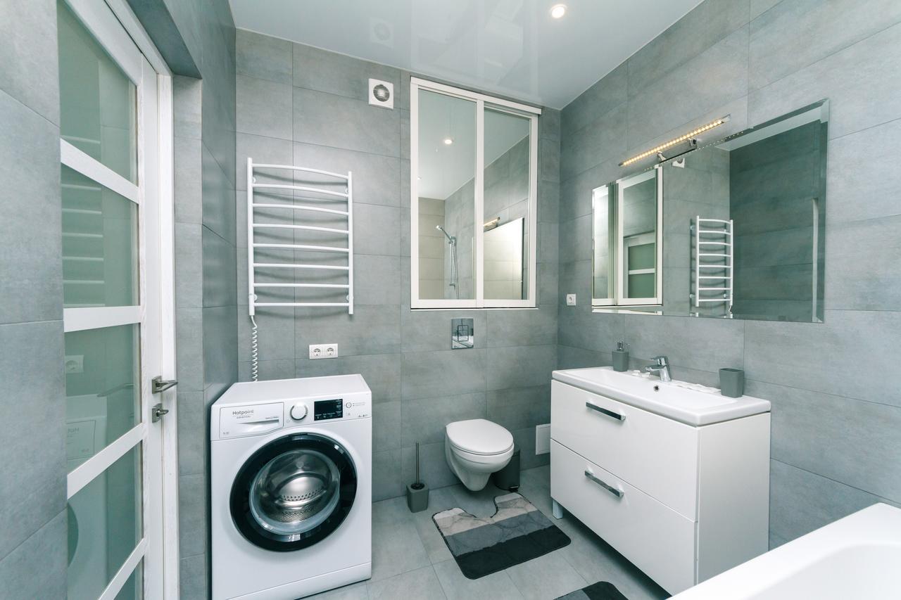 Apartamento Flatrent Drahomanova 2A Kiev Exterior foto